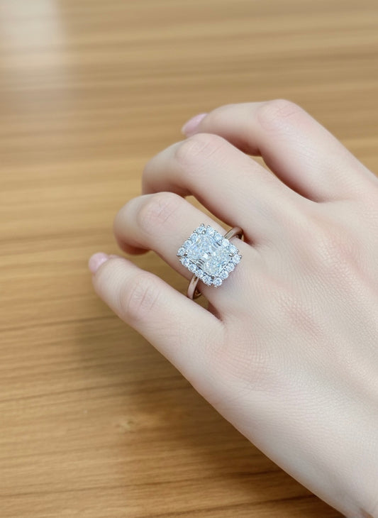The Sistora 'Arctic Radiant' Halo Ring (925 Silver)
