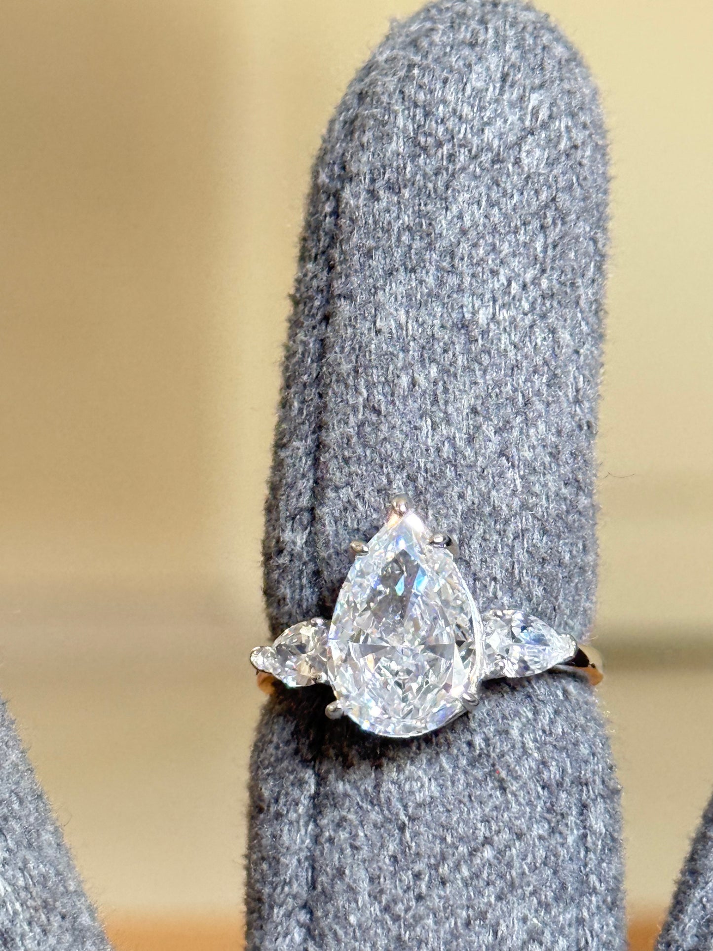The Sistora 'Stellar Tear' D-Color Three-Stone Pear Ring (925 Silver)