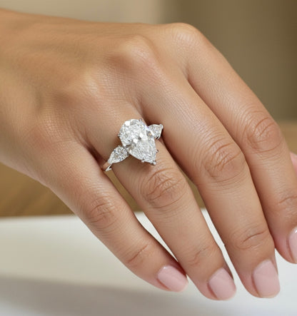 The Sistora 'Stellar Tear' D-Color Three-Stone Pear Ring (925 Silver)