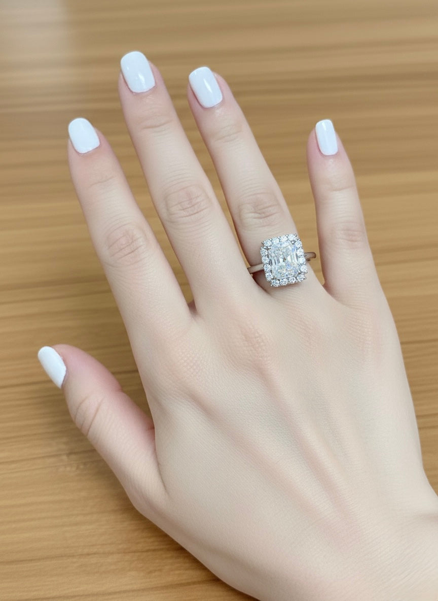 The Sistora 'Arctic Radiant' Halo Ring (925 Silver)