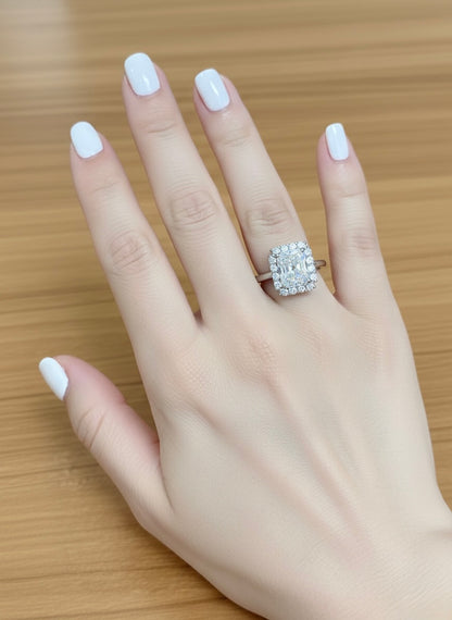 The Sistora 'Arctic Radiant' Halo Ring (925 Silver)