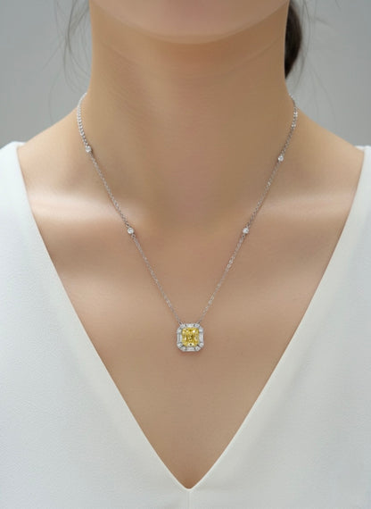 The Sistora 'Infinite Glow' Yellow Halo Pendant Necklace (925 Silver)