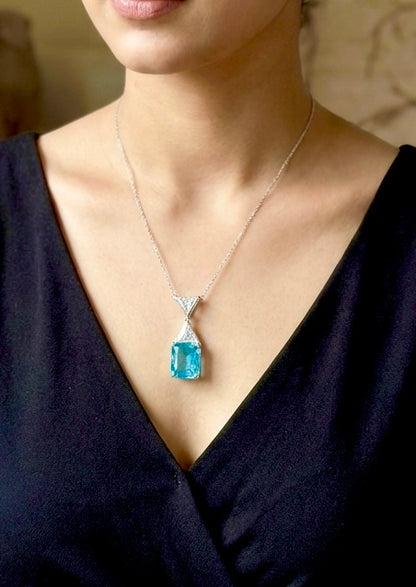 The Sistora 'Ocean Ice' Radiant Blue Diamond Pendant (925 Silver)