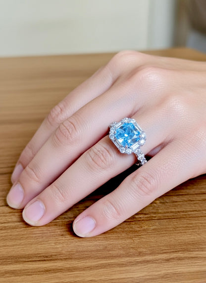 The Sistora 'Ocean Ice' Simulated Blue Diamond Halo Ring (925 Silver)