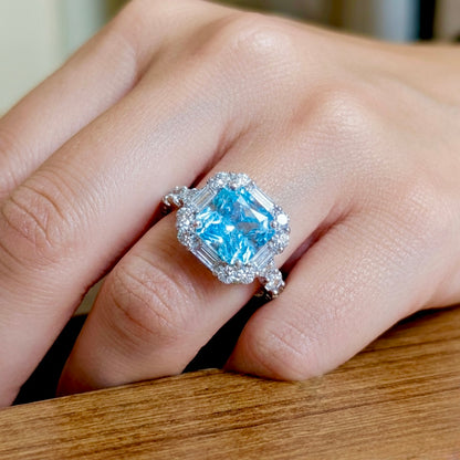 The Sistora 'Ocean Ice' Simulated Blue Diamond Halo Ring (925 Silver)