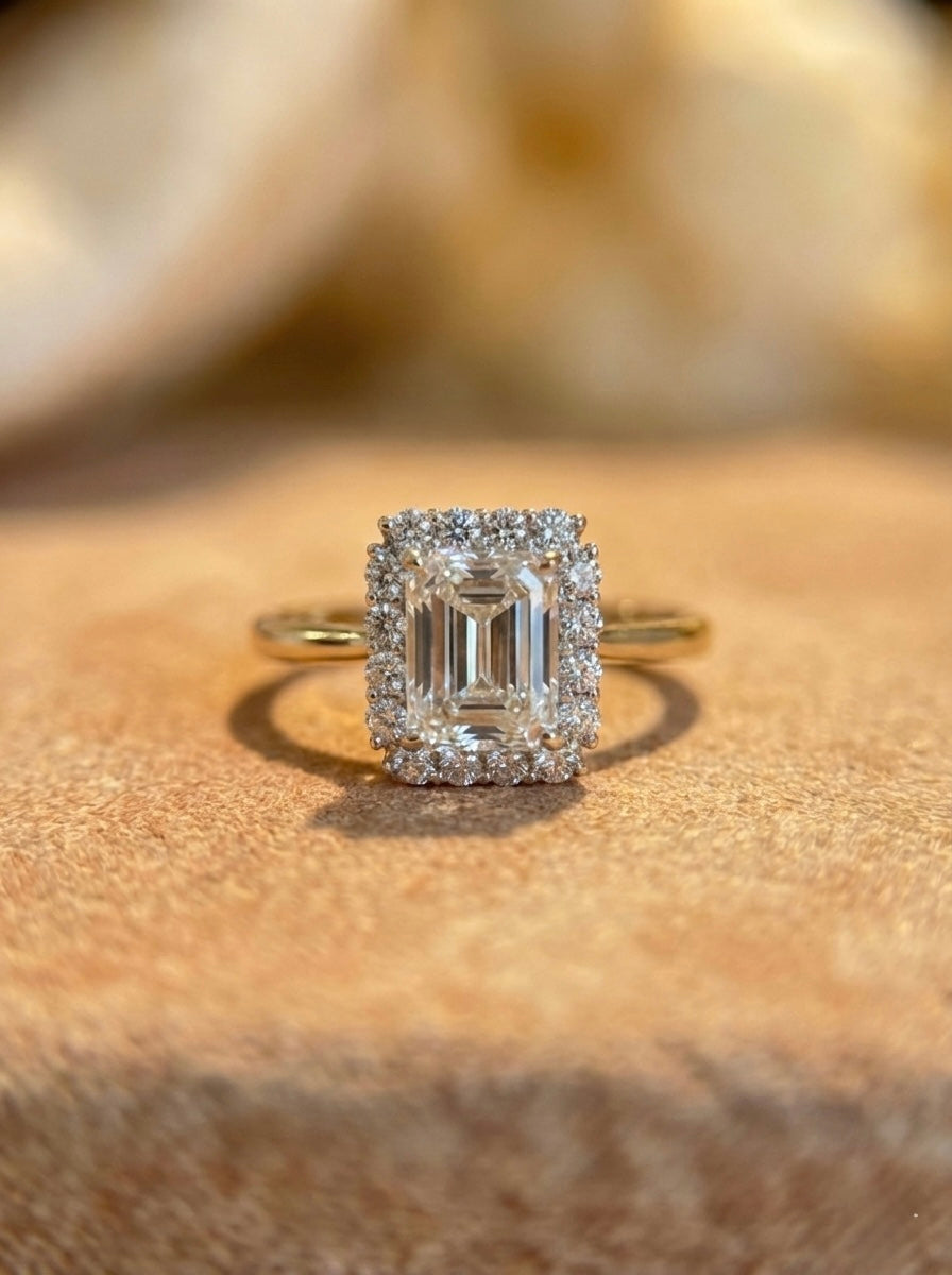The Sistora 'Arctic Radiant' Halo Ring (925 Silver)