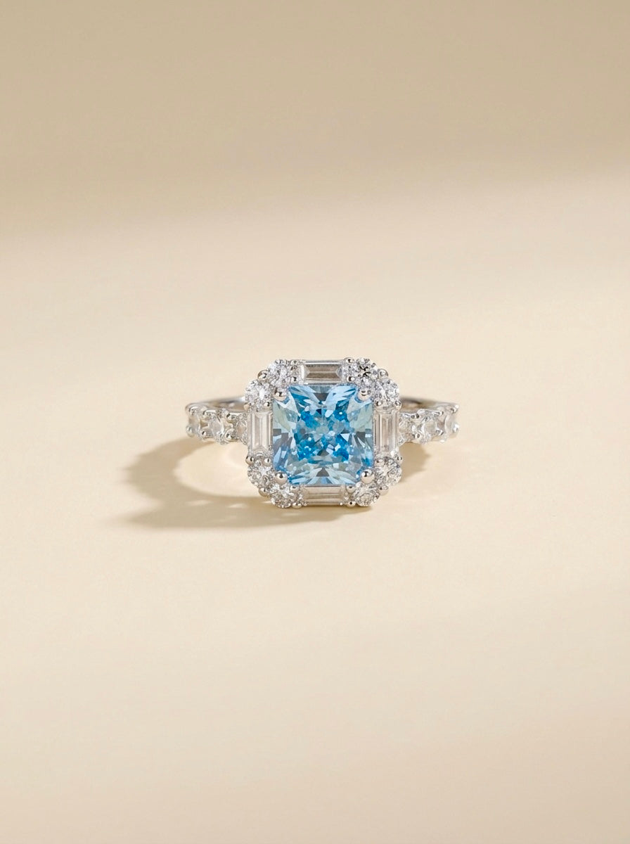 The Sistora 'Ocean Ice' Simulated Blue Diamond Halo Ring (925 Silver)
