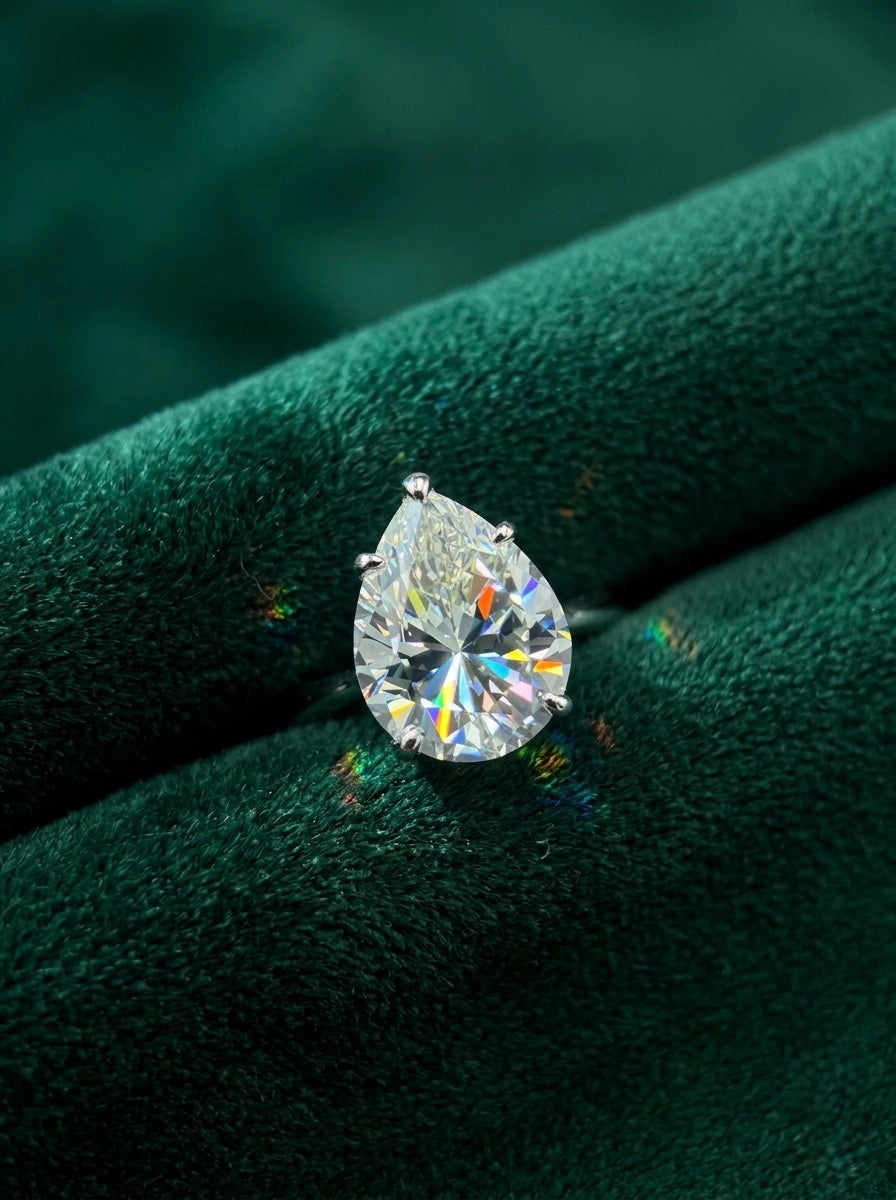 The Sistora 'Lunar Tear' Pear-Cut Moissanite Solitaire Ring (925 Silver)