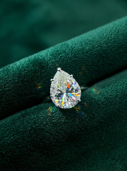 The Sistora 'Lunar Tear' Pear-Cut Moissanite Solitaire Ring (925 Silver)