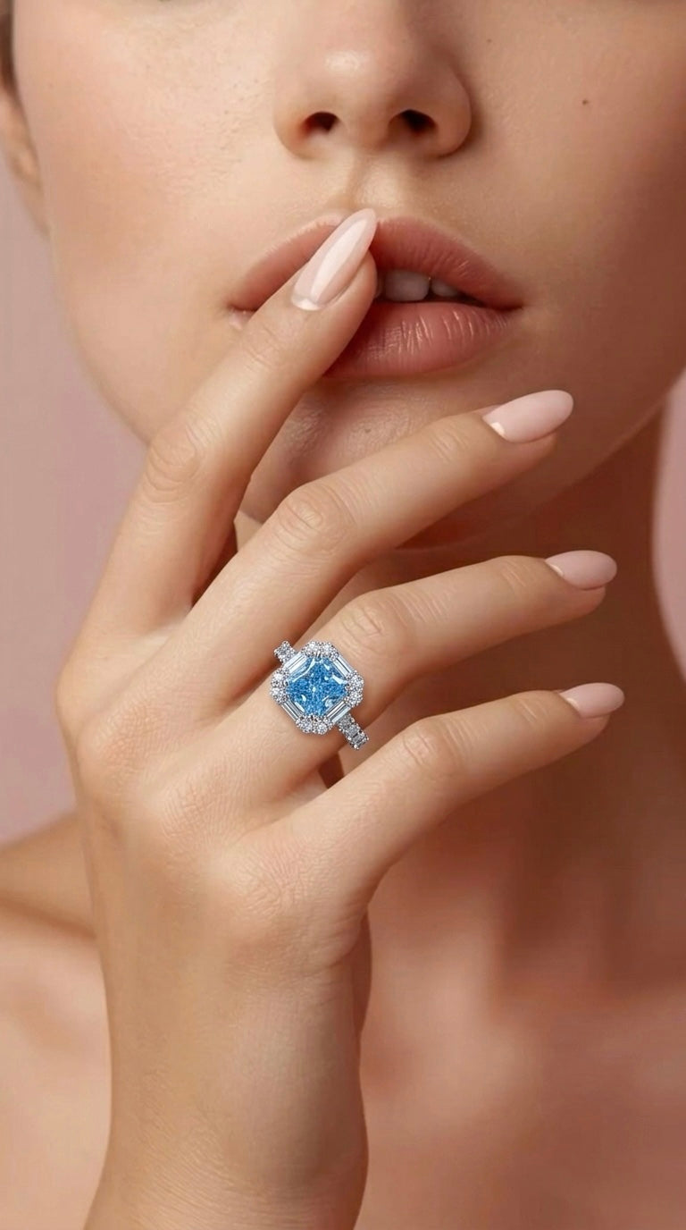 The Sistora 'Ocean Ice' Simulated Blue Diamond Halo Ring (925 Silver)