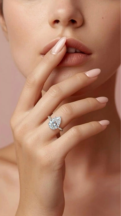 The Sistora 'Lunar Tear' Pear-Cut Moissanite Solitaire Ring (925 Silver)