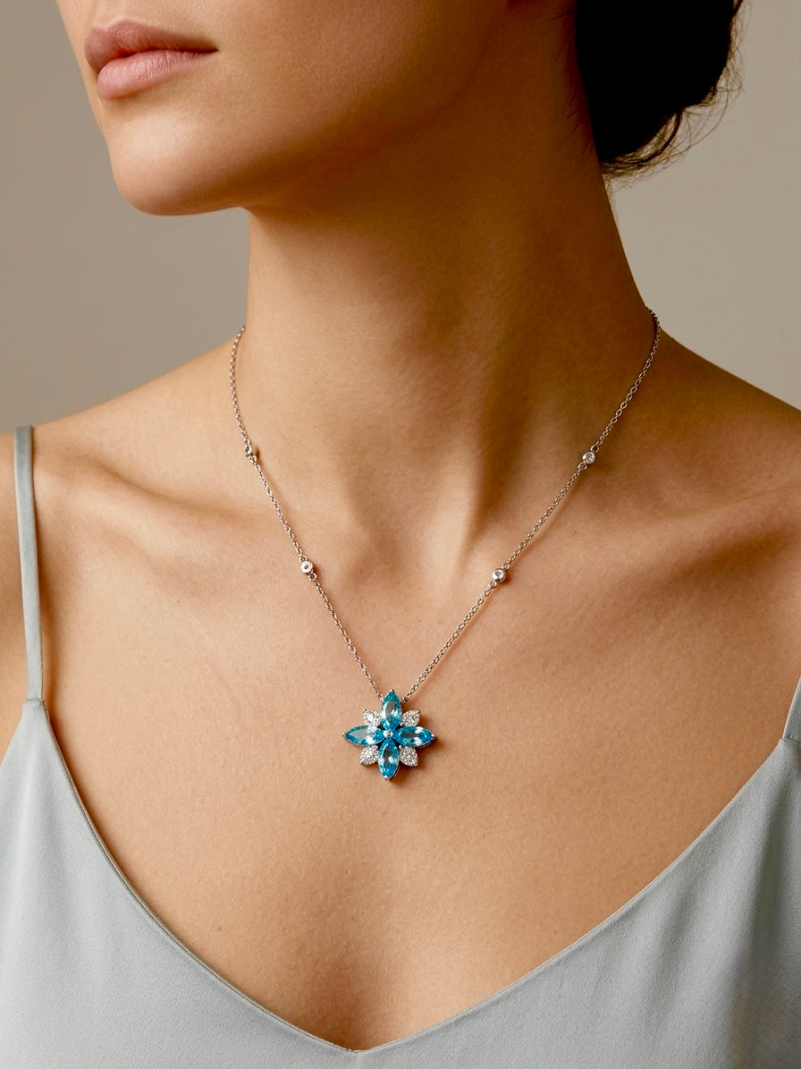 The Sistora 'Ice Blossom' Blue Ice-Cut Flower Pendant (925 Silver)