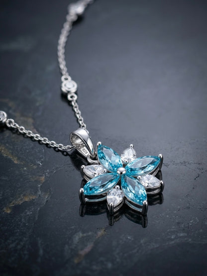 The Sistora 'Ice Blossom' Blue Ice-Cut Flower Pendant (925 Silver)