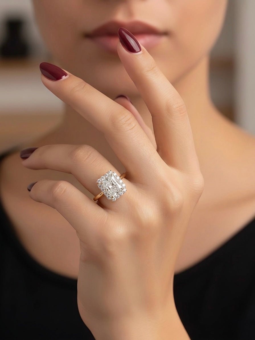 The Sistora 'Arctic Radiant' Halo Ring (925 Silver)
