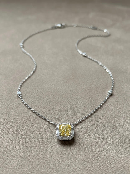 The Sistora 'Infinite Glow' Yellow Halo Pendant Necklace (925 Silver)