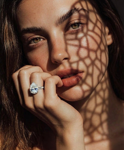 The Sistora 'Lunar Tear' Pear-Cut Moissanite Solitaire Ring (925 Silver)