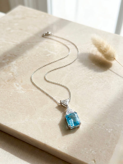 The Sistora 'Ocean Ice' Radiant Blue Diamond Pendant (925 Silver)