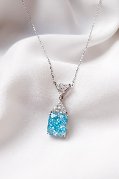 The Sistora 'Ocean Ice' Radiant Blue Diamond Pendant (925 Silver)