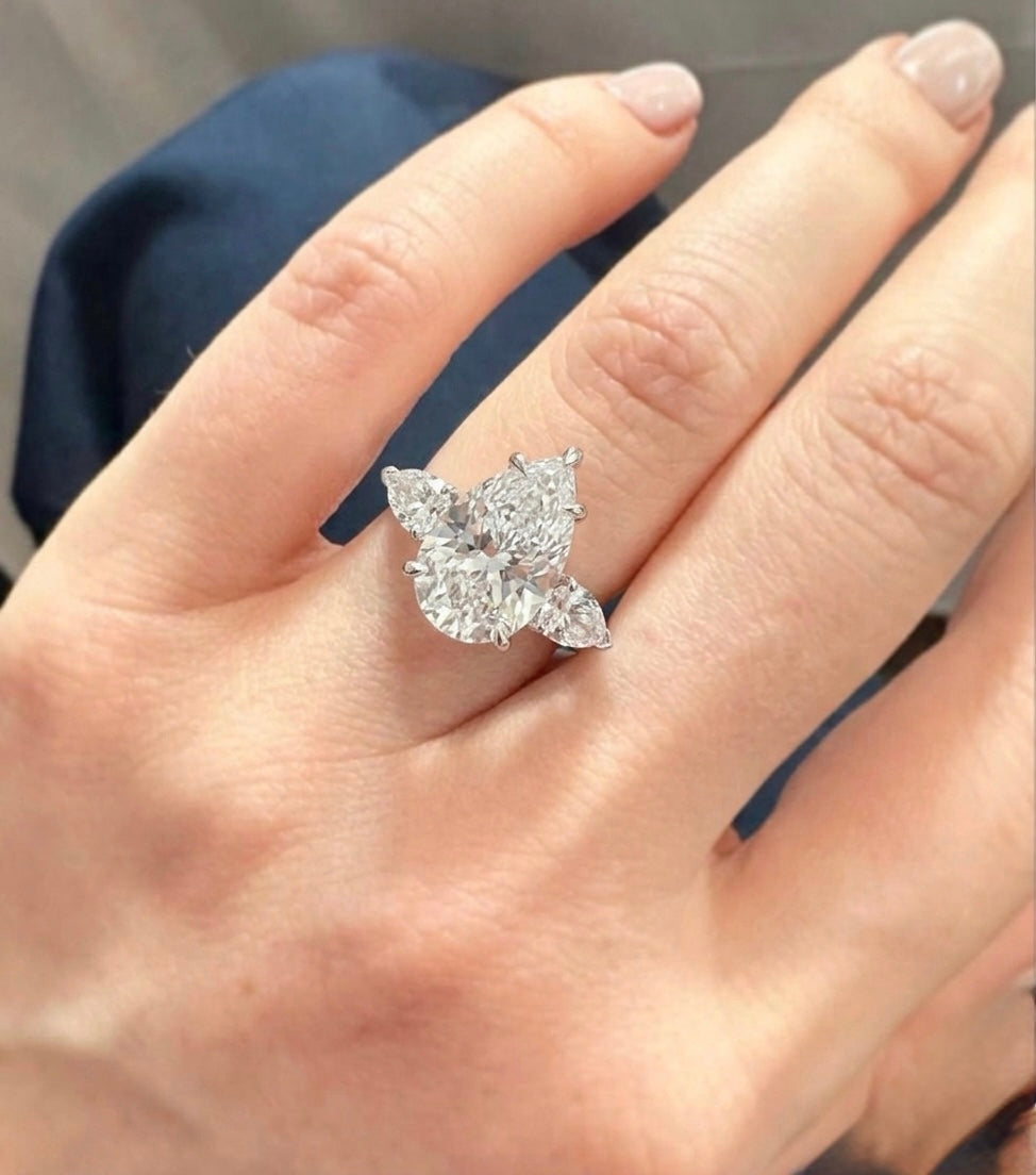 The Sistora 'Stellar Tear' D-Color Three-Stone Pear Ring (925 Silver)