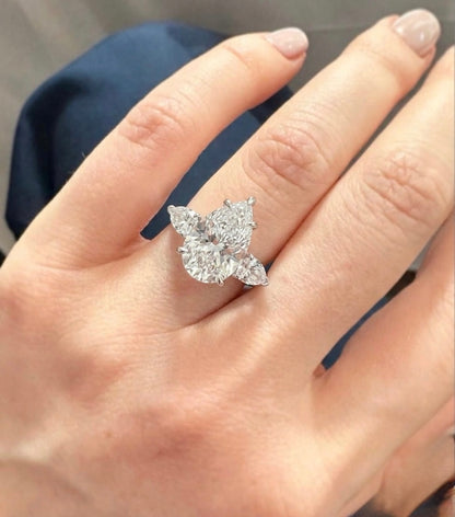 The Sistora 'Stellar Tear' D-Color Three-Stone Pear Ring (925 Silver)