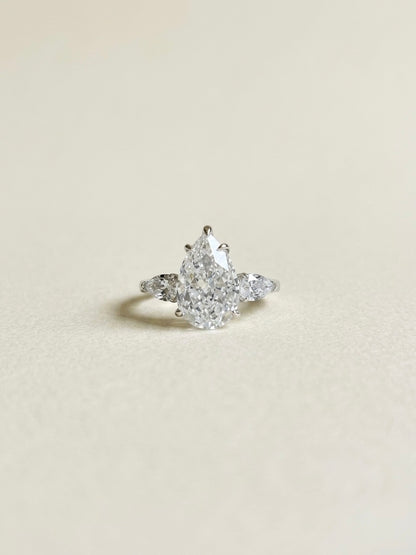 The Sistora 'Stellar Tear' D-Color Three-Stone Pear Ring (925 Silver)