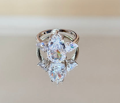 The Sistora 'Stellar Tear' D-Color Three-Stone Pear Ring (925 Silver)