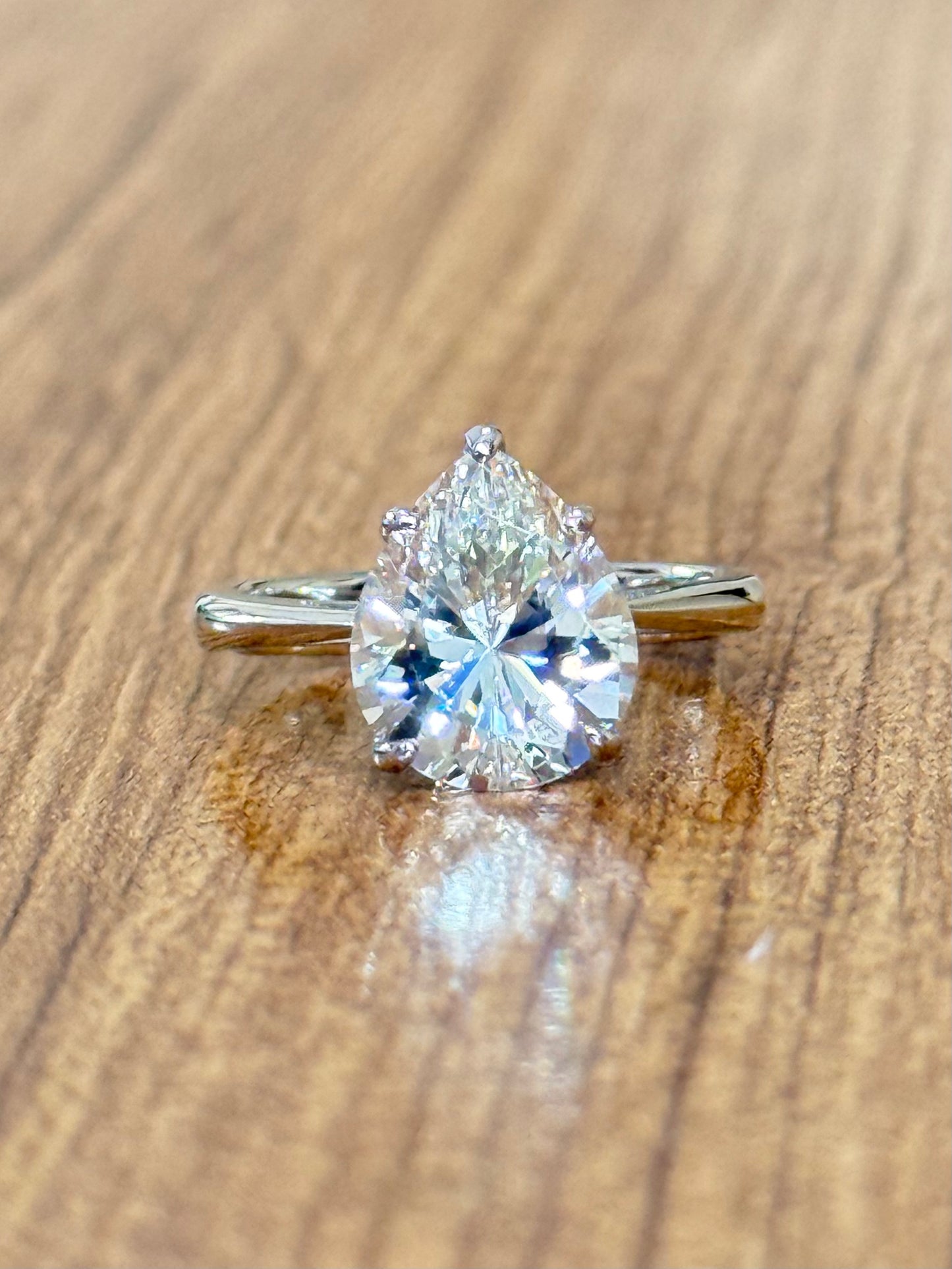 The Sistora 'Lunar Tear' Pear-Cut Moissanite Solitaire Ring (925 Silver)