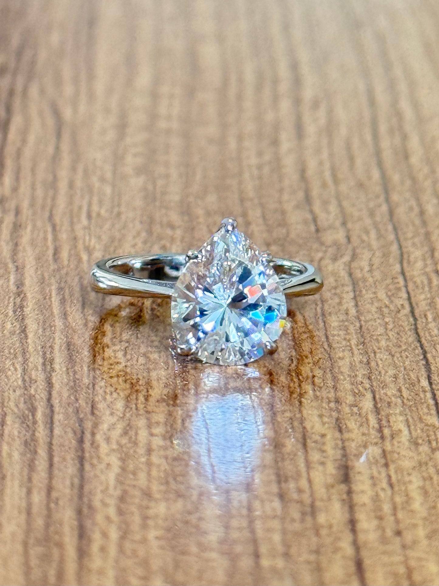 The Sistora 'Lunar Tear' Pear-Cut Moissanite Solitaire Ring (925 Silver)