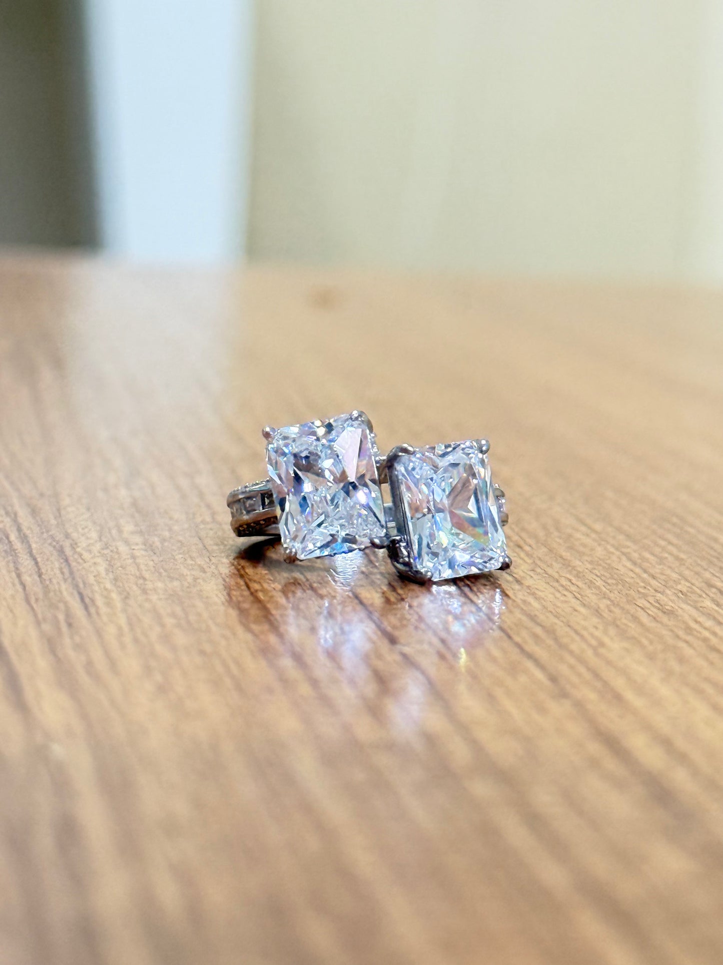The Sistora 'Eternal Duo' Radiant-Cut Moissanite Toi et Moi Ring (925 Silver)