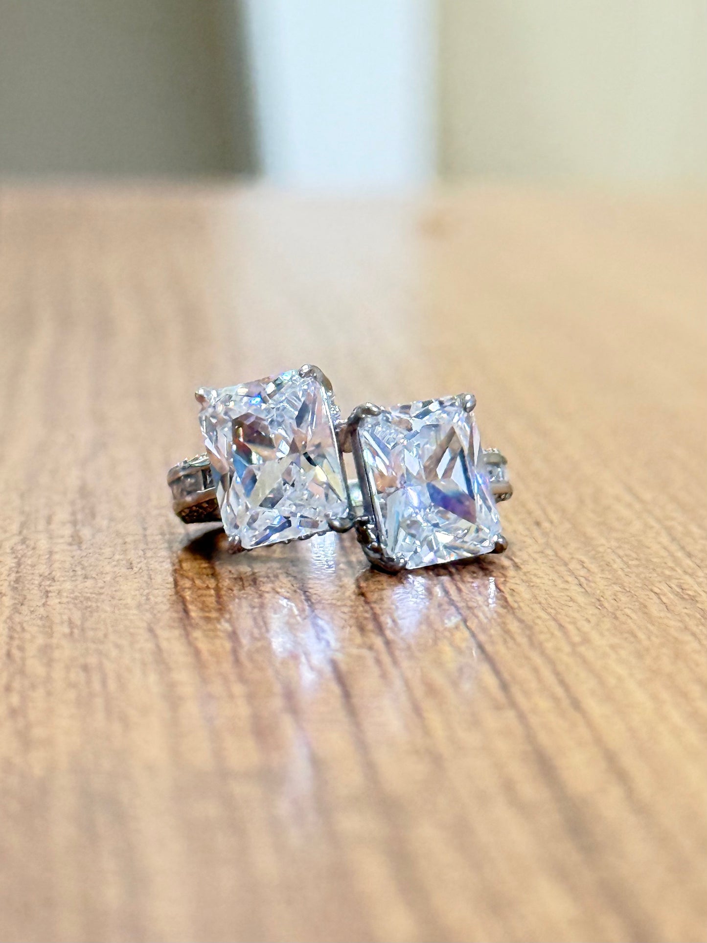 The Sistora 'Eternal Duo' Radiant-Cut Moissanite Toi et Moi Ring (925 Silver)
