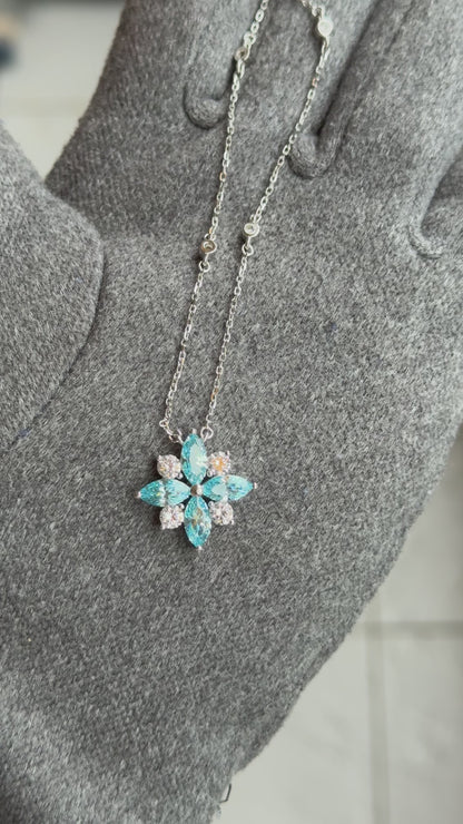 The Sistora 'Ice Blossom' Blue Ice-Cut Flower Pendant (925 Silver)