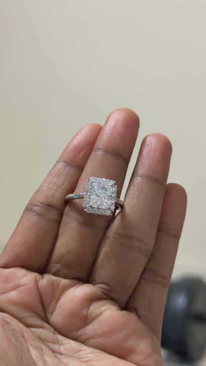 The Sistora 'Arctic Radiant' Halo Ring (925 Silver)