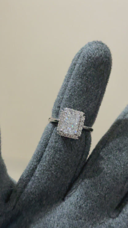 The Sistora 'Arctic Radiant' Halo Ring (925 Silver)