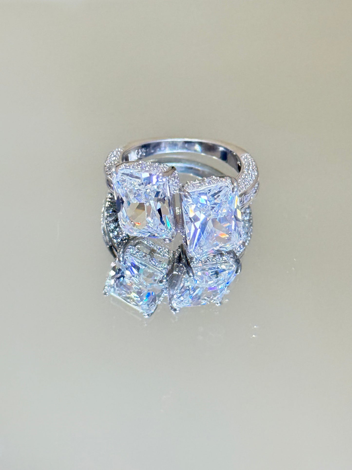 The Sistora 'Eternal Duo' Radiant-Cut Moissanite Toi et Moi Ring (925 Silver)
