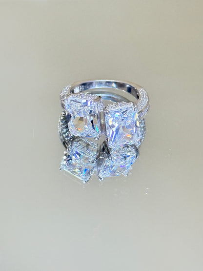 The Sistora 'Eternal Duo' Radiant-Cut Moissanite Toi et Moi Ring (925 Silver)